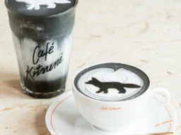 Café Kitsunéから秋の味覚が到着！毎年人気の黒ごまラテに新登場のアイス、限定スイーツも
