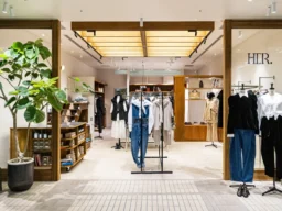 「まるで彼女の部屋」新宿に誕生したセレクトショップ『HER.』の魅力とは？