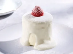 新千歳空港人気No.1ソフトクリームがとろける！「極上牛乳ソフトのクリームチーズケーキ」がカフェ限定で新登場