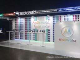 【イベントレポート】モトローラ、「Rakuten GirlsAward 2026 AUTUMN/WINTER」に出展 俳優 簡秀吉さんも来場、新機種motorola edge 70 fusionを披露
