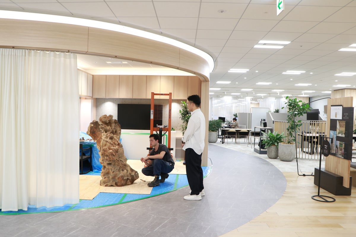 オフィスに“アトリエ”を　三井不動産のフロアで東京藝大大学院の彫刻家が常駐制作、NOMAL「WORK WITH ARTIST」が第一弾