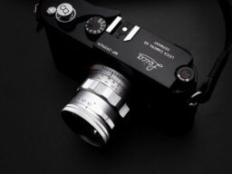 銘玉「Super-Six」の描写思想を現代へ。やわらかな空気感と絵画的なボケを楽しむ「LIGHT LENS LAB M 50mm f/1.9 Rigid-ZS6」販売開始