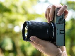 レンズの見た目まで、自分らしく。外観カスタムが楽しめる「TTArtisan Neo AF 85mm f/1.8」Lマウント用発売