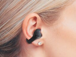 「ながら聴き」に妥協しない選択肢。ハイブリッドドライバー搭載の完全ワイヤレスイヤホン「NUARL νClip」が15%OFFの“ステップアップ応援キャンペーン”を10/23(金)より開催