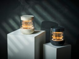 昨冬は入荷待ち、今季は発売前から注文集中。ガラス加湿器「GLASS」に置きやすい小型モデル登場